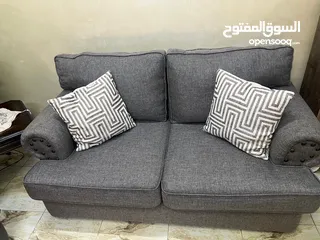  4 عفش بيت كامل مع الكهربائيات بحالة جيدة بداعي السفر الرجاء من الاخوة التجار عدم الاتصال بدون احراج