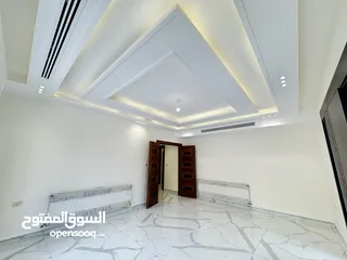  1 شقة بتشطيبات مميزه طابق ارضي مساحة 240م باجمل منطاق خلدا (مشروع 107)