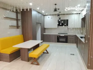  6 لمن يرغب بالسكن أو الاستثمار شقة مع روف فاخرة تشطيب ديلوكس في اجمل مناطق الجبيهة للبيع بسعر مميز