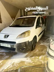  11 بيجو بارتنر