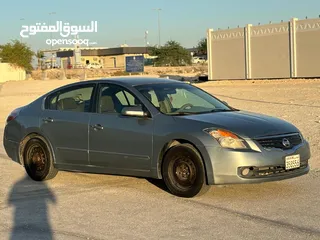  4 Nissan Altima (2009) 2.5L - Mid option