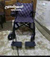  4 كرسي متحرك للبيع حالة الوكالة استعمال خفيف لا يحتاج لا اي صيانة  تم  تغير البطاريات عدد 2 لكل بطارية