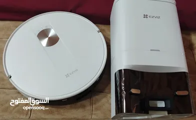  2 مكنسه روبوت. جديده. غير مستخدمه سهله الاستعمال و ممتازه  تنظف حتى الزوايا و ترجع لحالها ع مكان الشحن