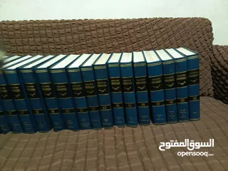  2 مجموعه كامل انسايكلوبيديا (Encyclopedia Americana) عمرها 50 سنه