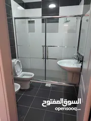  4 متوفره بعد 9 ثمانيه شقه مفروشه سوبر في الجبيهه  في حي هادء . 3 غرف. للايجار  اسيوعي. شهريي وسنوي