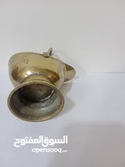  23 وعاء تقليدي مصنوع يدويا يستخدم لحمل الفحم أو الحطب مزخرف برسومات أنتيك قديم جدا لون ذهبي