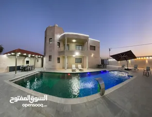  12 فلل فكتوريا