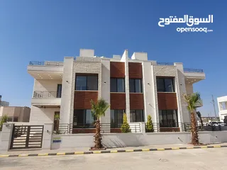 14 فيلا للبيع في طريق المطار  بتشطيبات فندقية قرب جامعة الشرق الأوسط