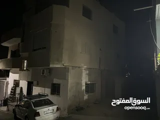  2 بيت للسكن للمهتمين وللمزيد من المعلومات التواصل منزل كامل ثلاثة طوابق مع ساحة ومع ارض جميلة