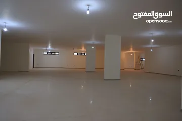  28 فيلا للإيجار