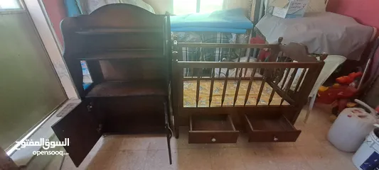  2 سرير اطفال مع خزانة