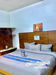  5 فندق للبيع ( خلو ) وليس عقار البيع يشمل ( اثاث ورخصه الفندق فقط )