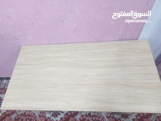  4 ميز مكتبي للبيع 50 و بيه مجال