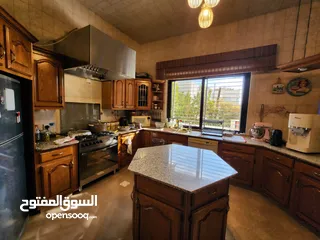  14 طابق ارضي من ضمن فيلا للإيجار في الصويفية ref : 14248