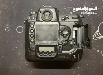  5 Nikon D2x (professional)