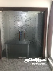  8 مرايا وزجاج