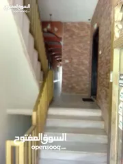 4 شقة في شارع الجامعة للعرسان غرفتين نوم وحمامين باجرة 185 دينار وشقة أخرى بإيجار 140 دينار من المالك