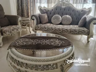  1 طقم كنب نيو كلاسيك وكاله مع طقم طاولات 3 قطع