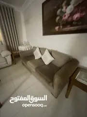  2 طقم أرائك بني فاخر بحالة شبه جديدة وحدة 2 كراسي وحدة 3 كراسي 160سم و 222سم  السعر قابل لل مفاصلة