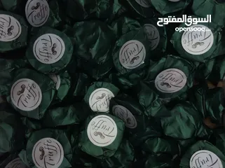  14 محمص للبيع بكامل عدته وديكوره وبضاعته البيع بداعي السفر المحمص يعمل بشكل جيد وقابل للتطوير والتوسيعو