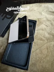  4 Samsung galaxy Z Flip4 128GB