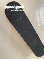  1 black skateboard