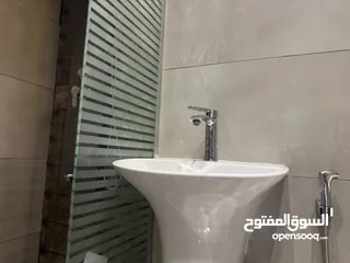  25 26 استديو للبيع عند الجامعة الاردنية تشطيب جديد حمام و مطبخ لكل استديو عائد استثماري مميز جدا و مميز