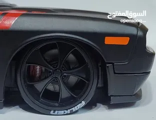  17 مجسم دودج جالنجر حديد قياس 1/24 بتفتح كل الابواب وكالة . 35 دينار