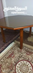  3 كنب مستعمل طاولة مع بترينه غرفه نوم