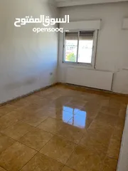  6 شقه غرفه وصاله وحمام ومطبخ .طابق رابع .صيانه حديثه. الشقه خلف فندق القدس تماما عماره المهند،