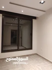  8 روف فاضي للايجار