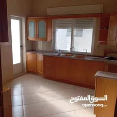  6 ام السماق / شقه فارغه للايجار/ باجره 400 دينار امكانيه الدفع شهري