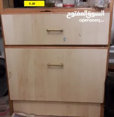  16 طاولات خزانة بلاستيكية نثريات للبيع