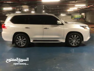  12 DHS 215000/= 2019 LEXUS LX570 / LX 570 مسرفس بالكامل - بحالة ممتازة جداً - فل اوبشن