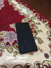  3 هواتف معطلة للزينة فقط