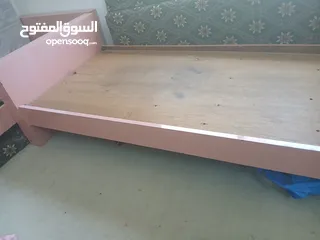  2 2 تخت بلون الزهري بحاله جيده جدا