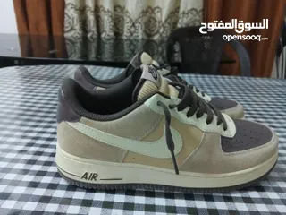  1 حذاء نايكي كواليتي عاليه جدا سبب البيع النمره كبيره