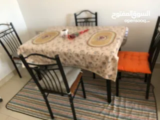  1 طاولة اكل مع 4 كراسي