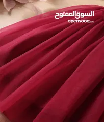  4 فستان الأميرة بدون أكمام منقش بالزهور اللون أحمر عنابي