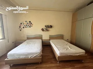  1 غرفة نوم كاملة لشخصين خشب لامينيت ، مستعمل بحال الجديد من جوايكو مع فرشات ريتشموند