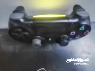  3 Ps4 controller .  4 دراعاات بلايستيشن