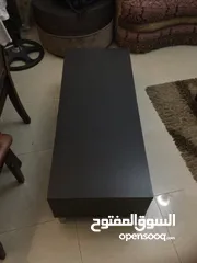  4 طاولة تلفاز عرضها متر و 20 سانتي نضيفه و ما فيها اي كسر صنع سعودي