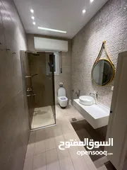  11 شقة في عمارات بعد الباب الخلفي لجامعة ناصر الدور الأول موقع ممتاز تشطيب ممتاز للإيجار
