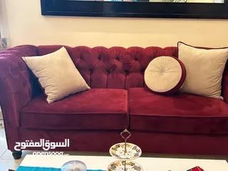  1 طقم صالون فاخر بحالة الوكالة للبيع
