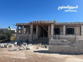  13 فيلا عظم 560م على قطعة أرض 1035متر على شارع البترا للبيع