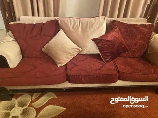  3 غرفة جلوس 7 مقاعد مع الستائر والسجاد بحالة جيدة جدا