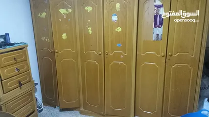  3 غرفه نوم شباب تفصيل للبيع  تختين مفرد وخزانه 6درف و2 كومودينا