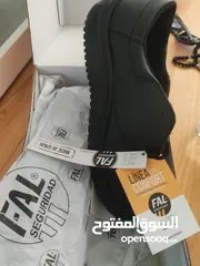  14 شروه احذيه من الداخل موجوده بالخليل