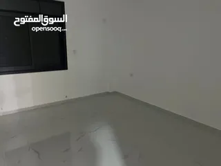  4 شقه فارغة للايجار في عين منجد لم تسكن من قبل