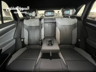  21 VW ID4 CROZZ PRO 2024 PIANO BLACK أبيضّ لؤلؤي